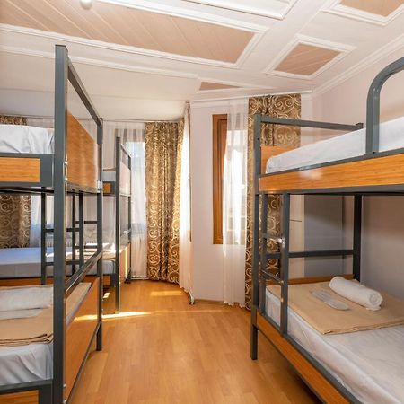 Taksim Wooden House Hostel Стамбул Екстер'єр фото