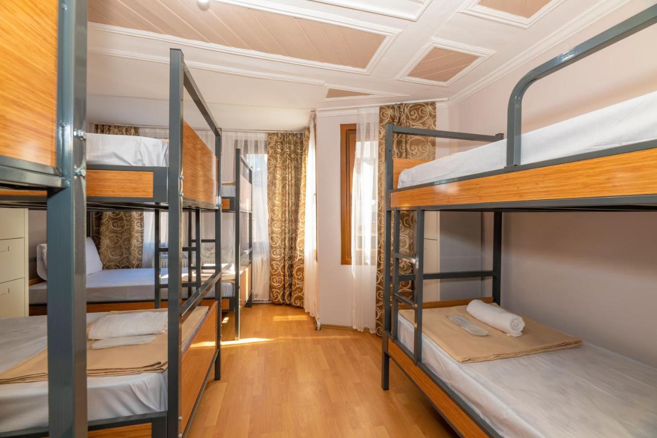 Taksim Wooden House Hostel Стамбул Екстер'єр фото
