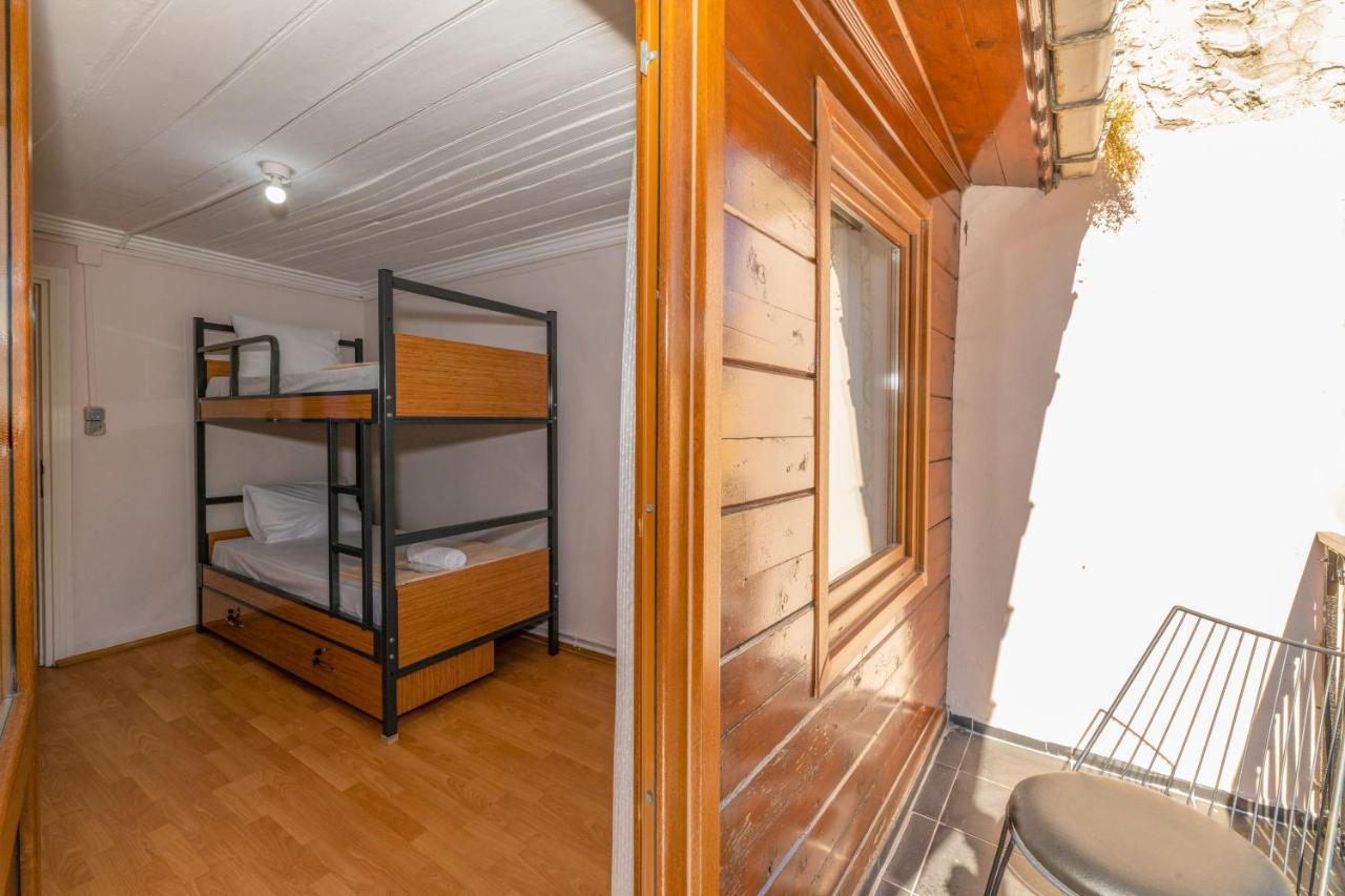Taksim Wooden House Hostel Стамбул Екстер'єр фото