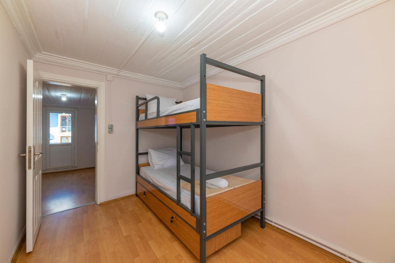Taksim Wooden House Hostel Стамбул Екстер'єр фото