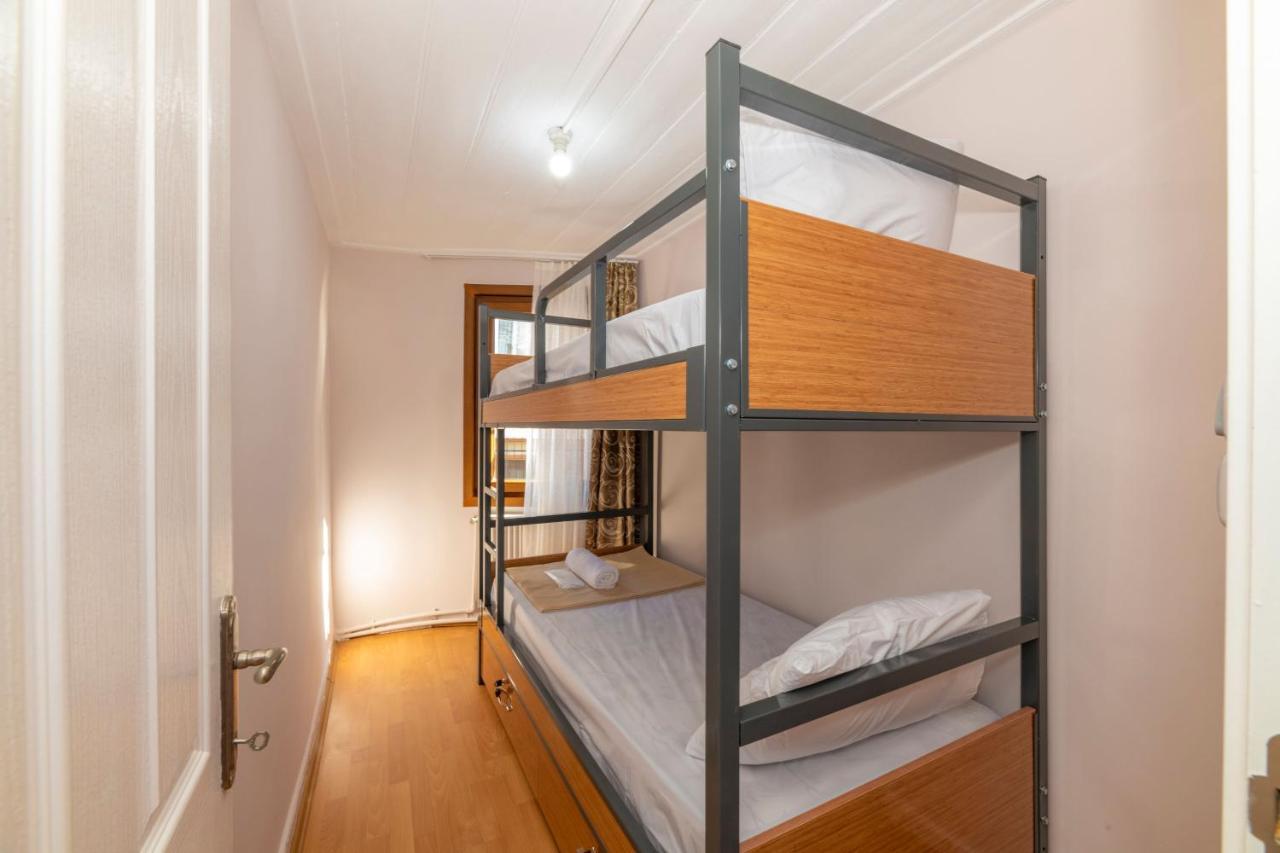 Taksim Wooden House Hostel Стамбул Екстер'єр фото