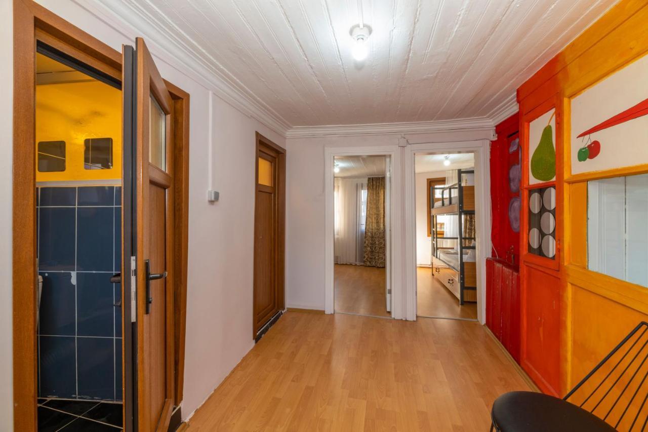 Taksim Wooden House Hostel Стамбул Екстер'єр фото