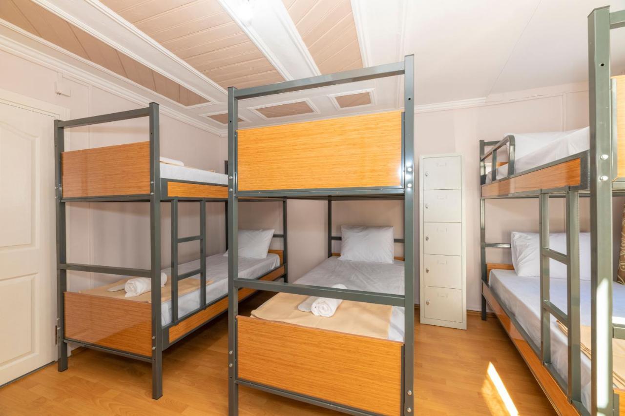 Taksim Wooden House Hostel Стамбул Екстер'єр фото