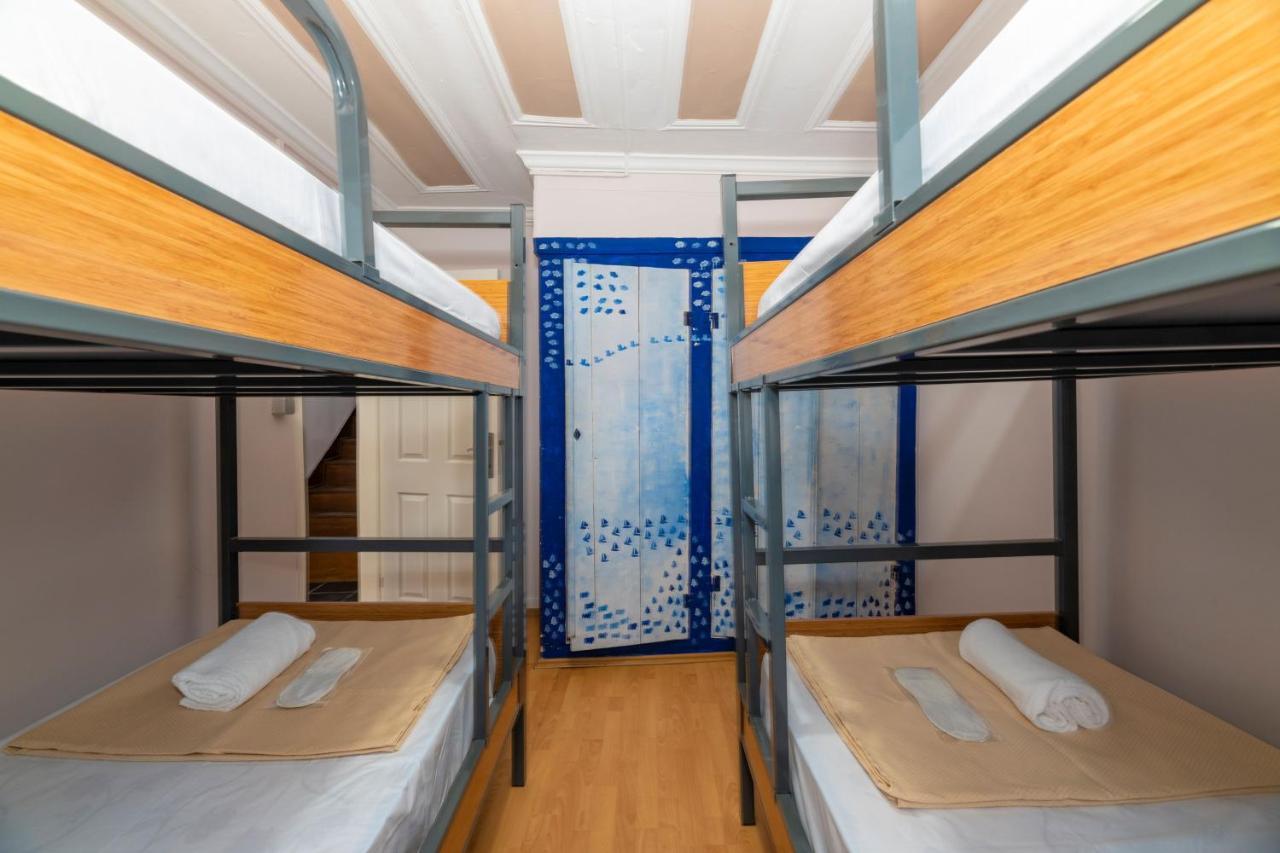 Taksim Wooden House Hostel Стамбул Екстер'єр фото