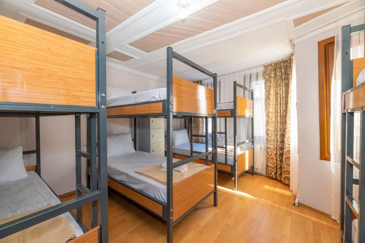 Taksim Wooden House Hostel Стамбул Екстер'єр фото