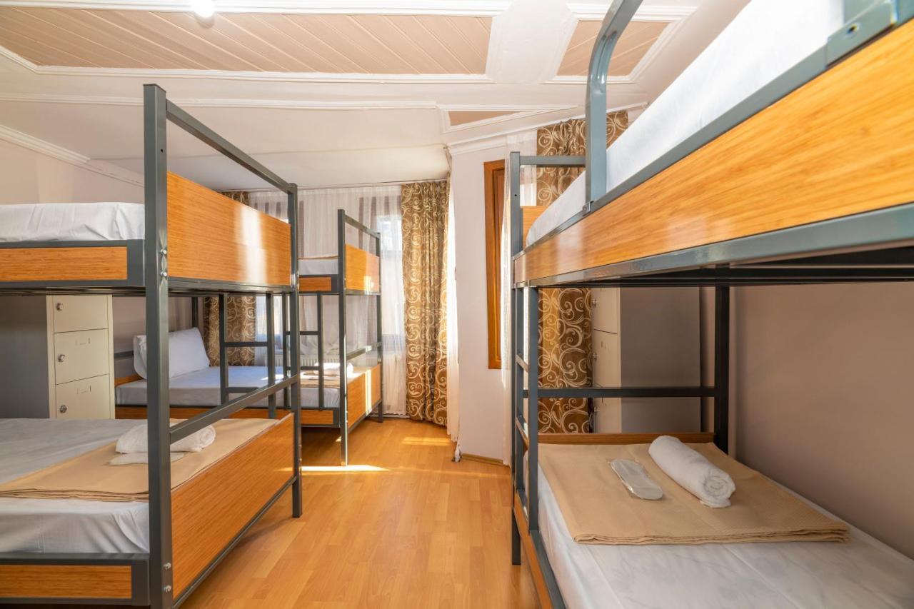 Taksim Wooden House Hostel Стамбул Екстер'єр фото